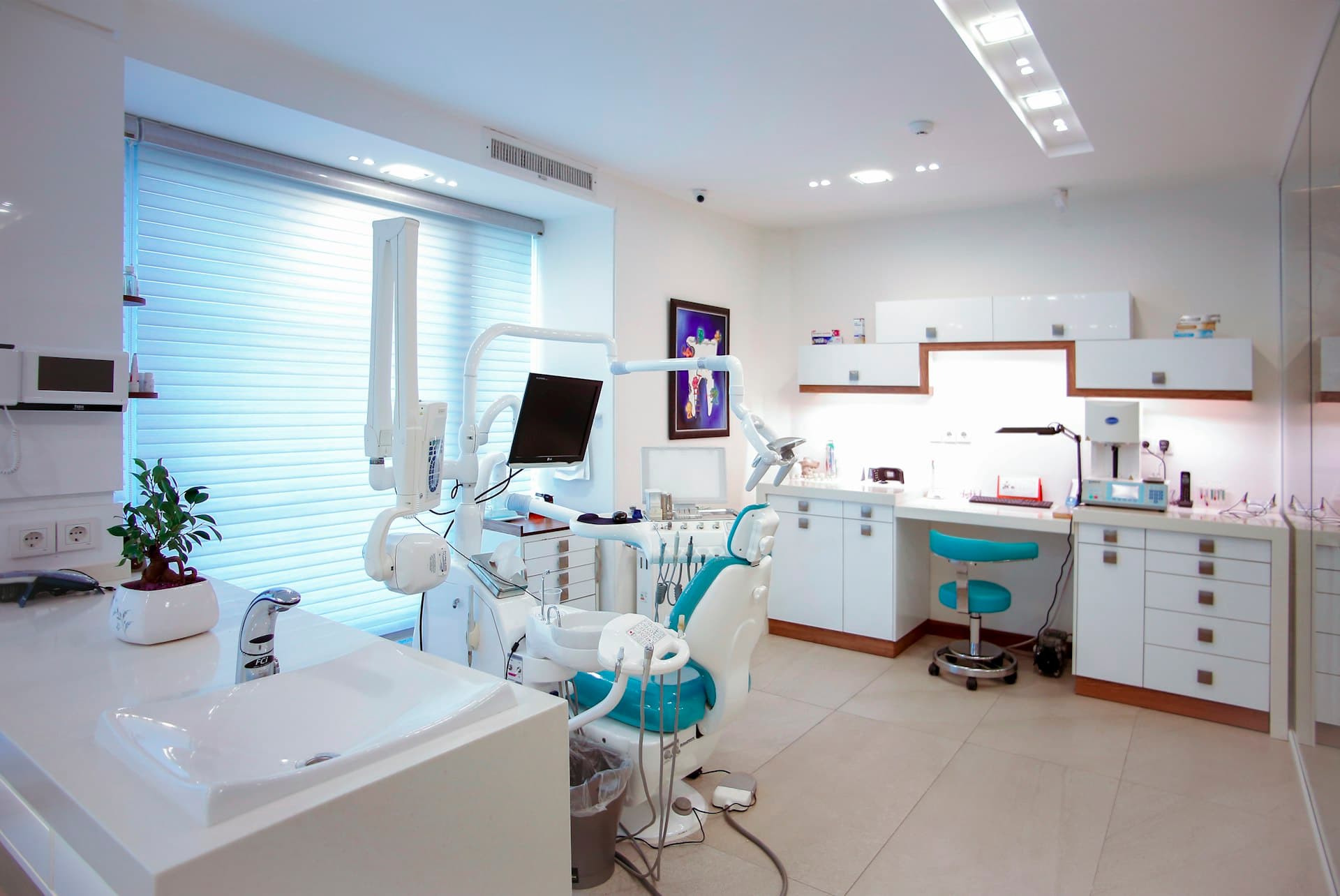 Interior de clínica dental moderna