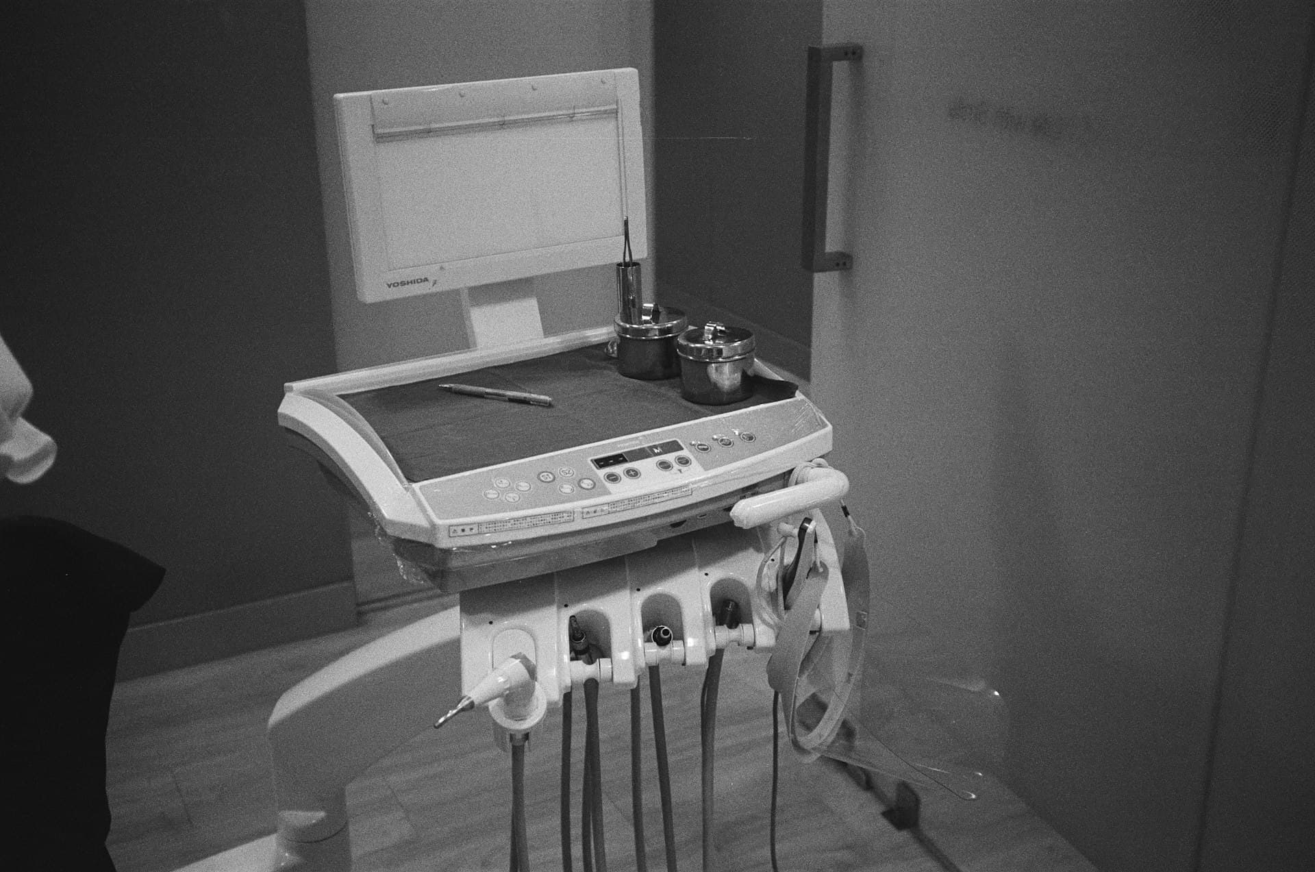 Equipo dental con monitor